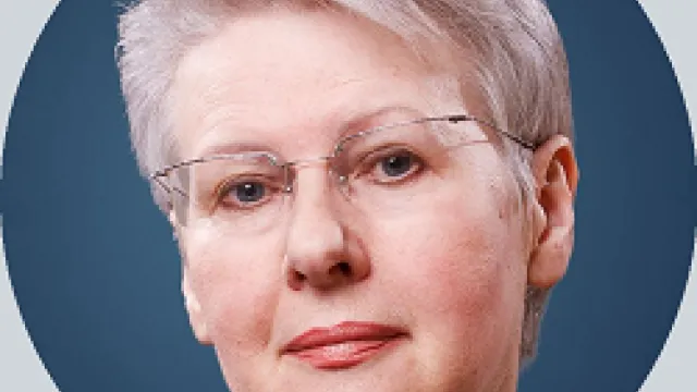 Lilia Shevtsova rund grau 30p