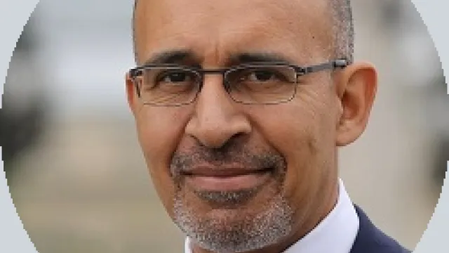 Harlem Desir rund grau