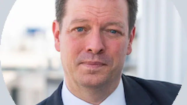 Doug Saunders rund grau