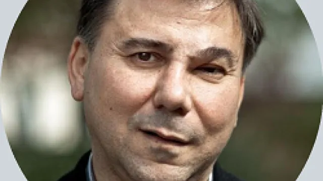 Ivan Krastev rund grau