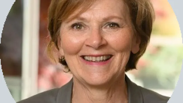 Sylvie Kauffmann rund grau