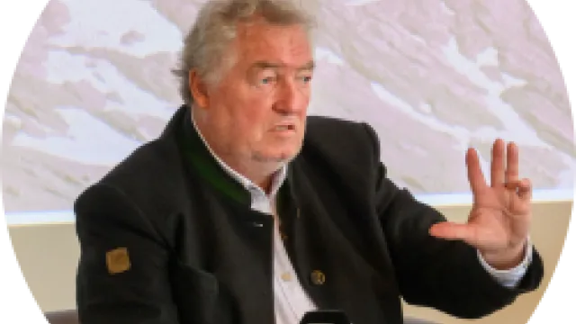 RvW Forum 2022 Michael Rapp rund grau