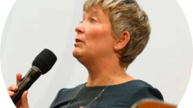 RvW Forum 2022 Samantha Gross rund grau
